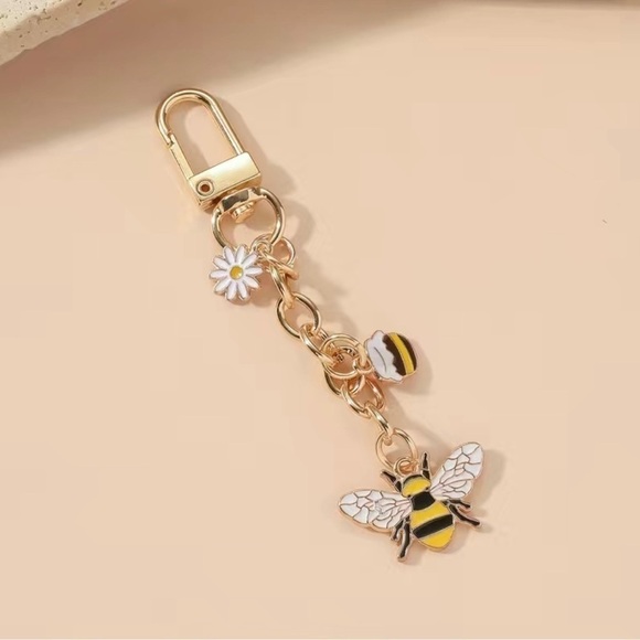 NEW Cute Bee Keychain Bag Charm Golden Bee Floral NIP - Picture 1 of 4